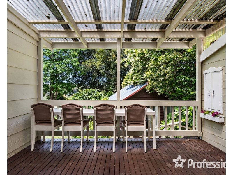 4 Loris Street, Silvan VIC 3795