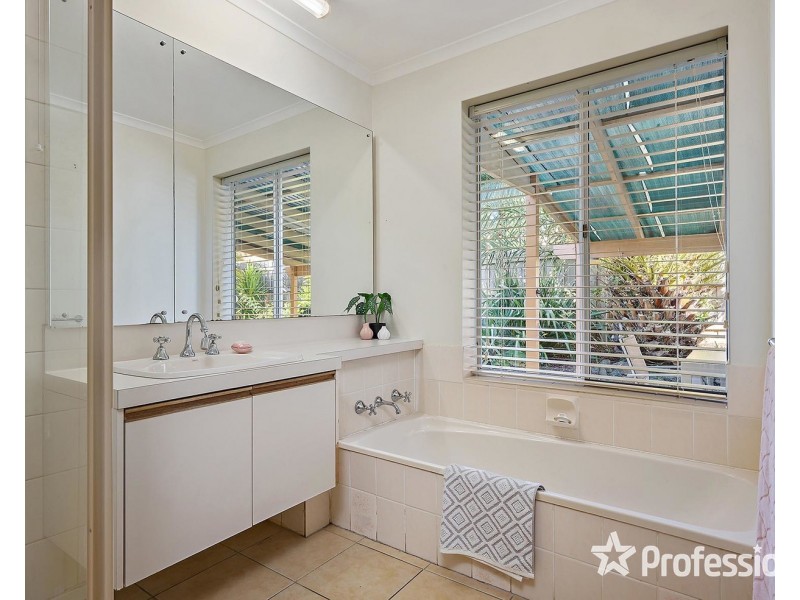 74 Partridge Way, Mooroolbark VIC 3138