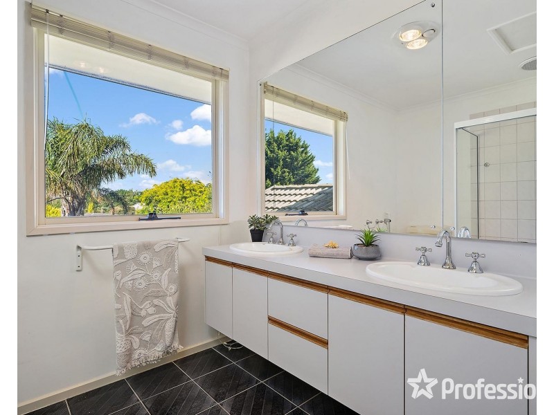 74 Partridge Way, Mooroolbark VIC 3138