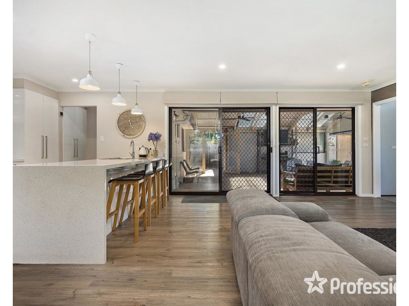 34 McDermott Avenue, Mooroolbark VIC 3138