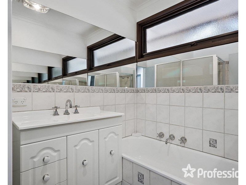 34 McDermott Avenue, Mooroolbark VIC 3138