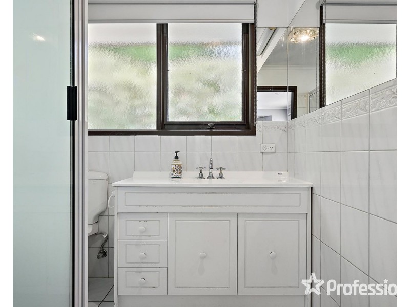 34 McDermott Avenue, Mooroolbark VIC 3138