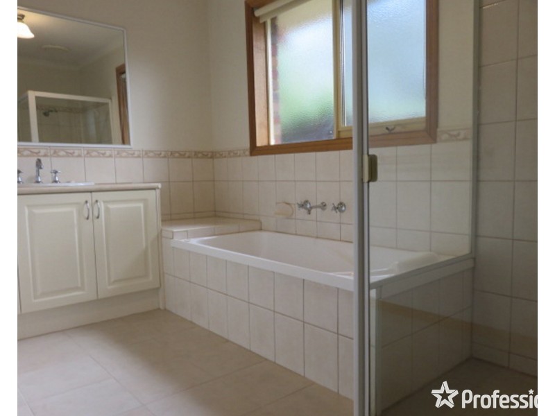 4/6 Devenish Avenue, Montrose VIC 3765