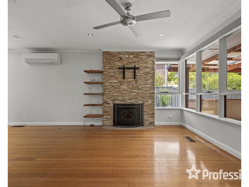 17 Bridges Avenue, Mooroolbark VIC 3138