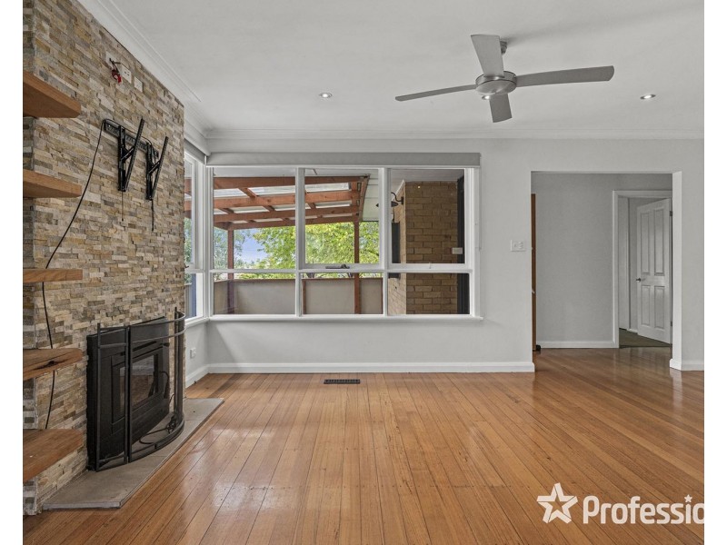 17 Bridges Avenue, Mooroolbark VIC 3138