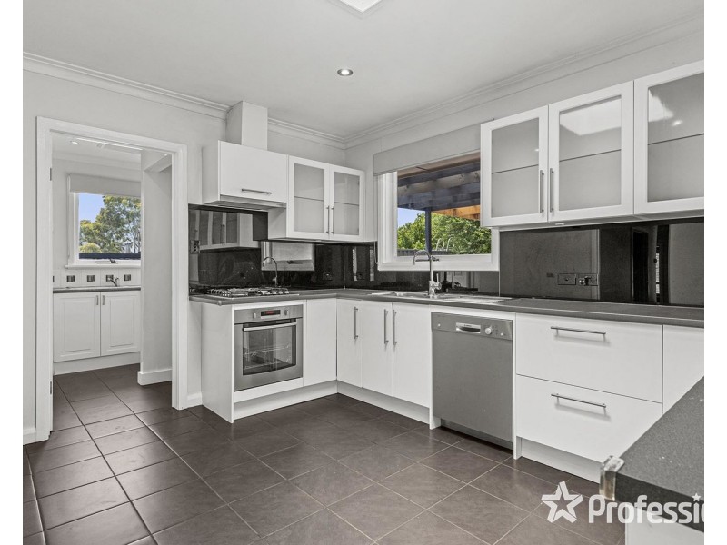 17 Bridges Avenue, Mooroolbark VIC 3138