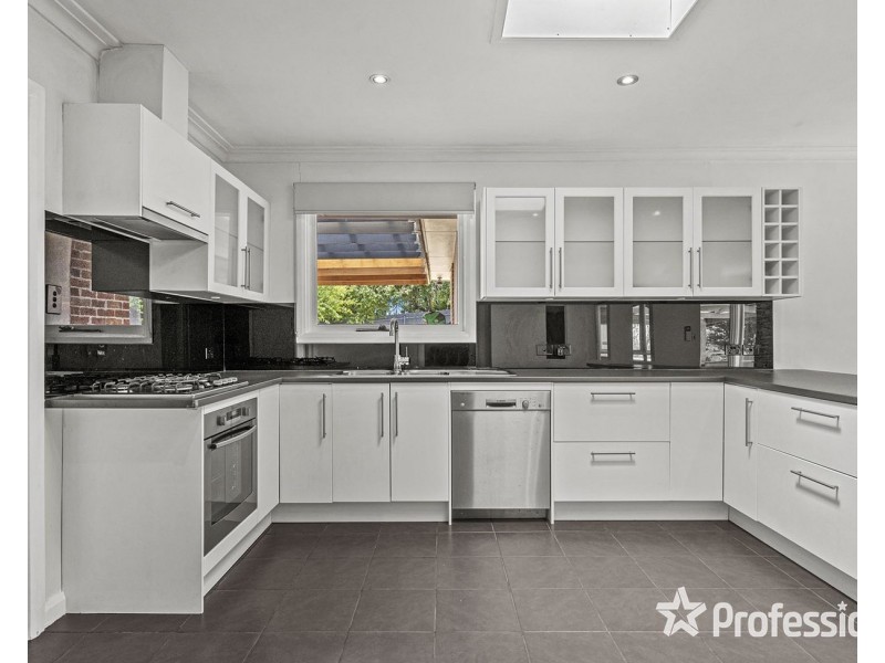 17 Bridges Avenue, Mooroolbark VIC 3138