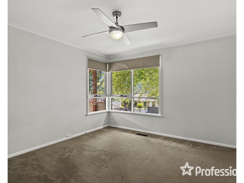 17 Bridges Avenue, Mooroolbark VIC 3138