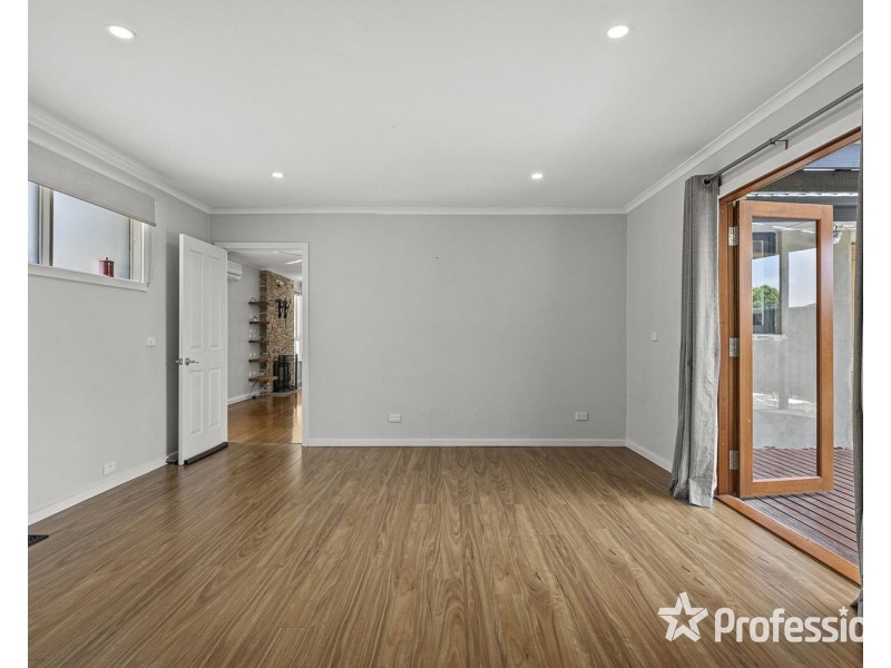 17 Bridges Avenue, Mooroolbark VIC 3138