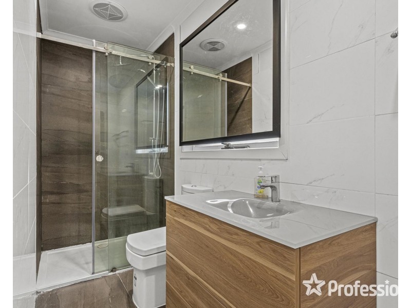 17 Bridges Avenue, Mooroolbark VIC 3138