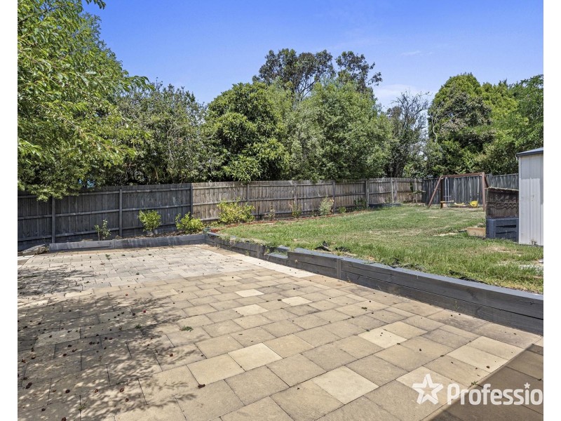 17 Bridges Avenue, Mooroolbark VIC 3138