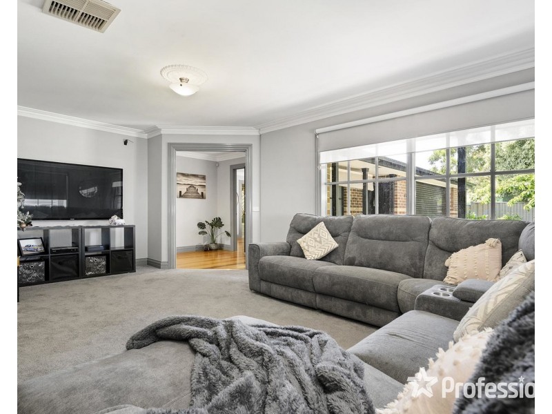 27 Clarkedale Rise, Kilsyth South VIC 3137