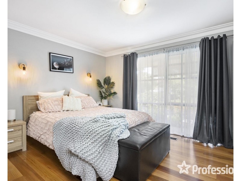 27 Clarkedale Rise, Kilsyth South VIC 3137