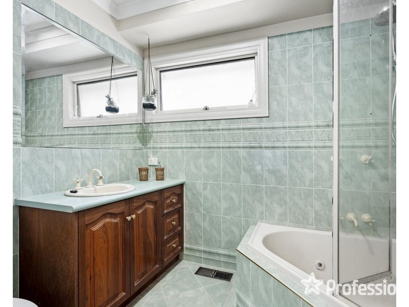 27 Clarkedale Rise, Kilsyth South VIC 3137