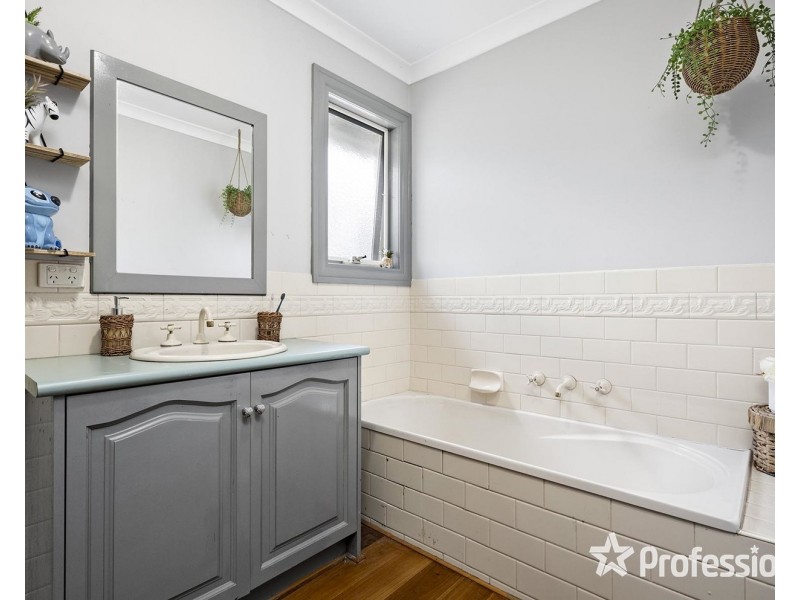 27 Clarkedale Rise, Kilsyth South VIC 3137