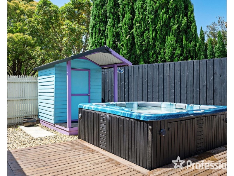 27 Clarkedale Rise, Kilsyth South VIC 3137