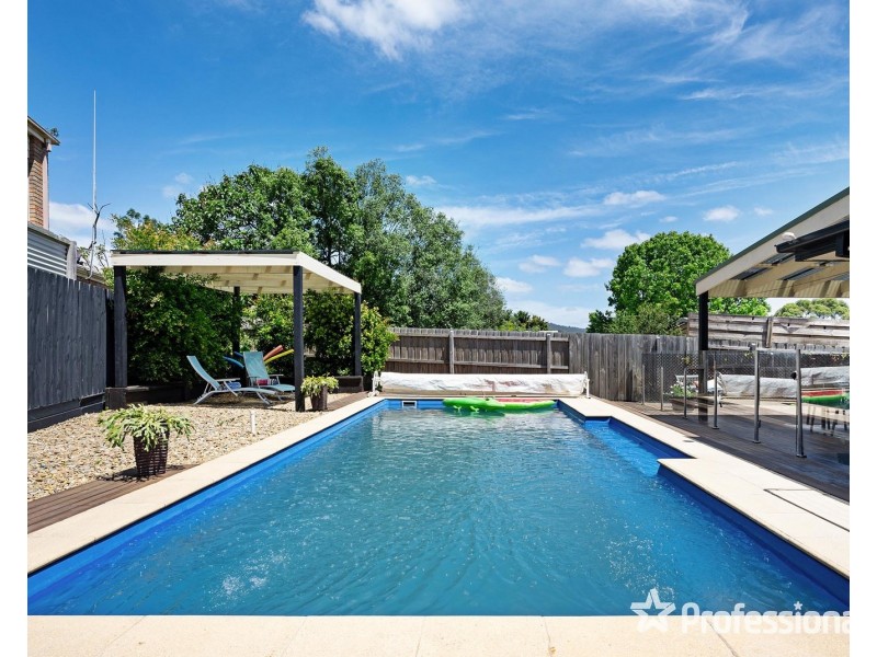 27 Clarkedale Rise, Kilsyth South VIC 3137