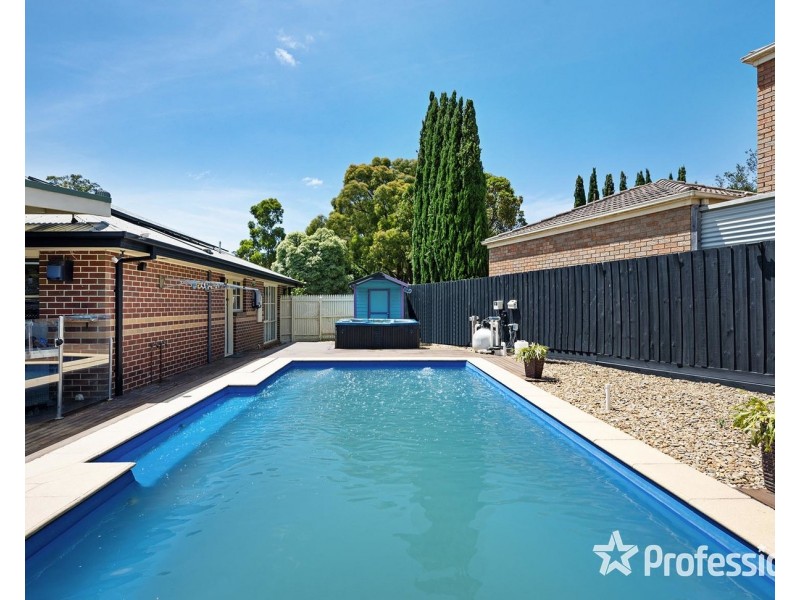 27 Clarkedale Rise, Kilsyth South VIC 3137