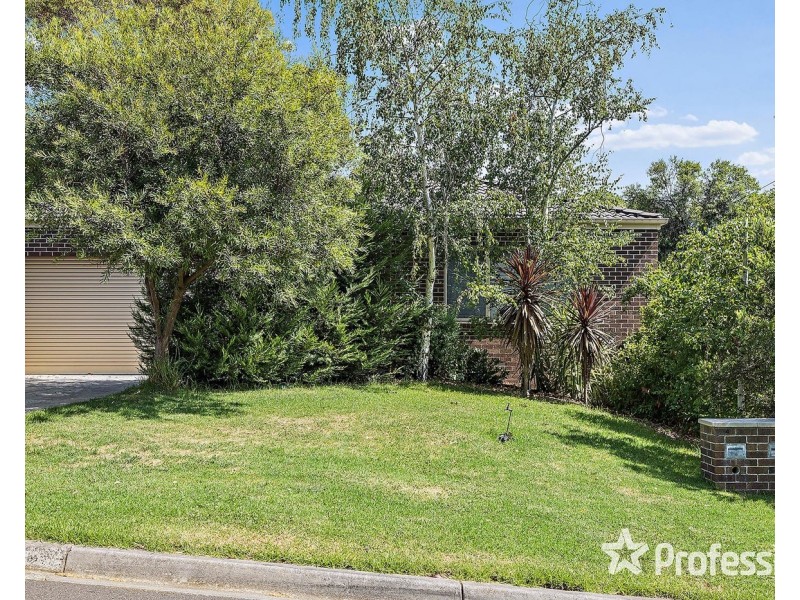 1/4 David Drive, Mooroolbark VIC 3138