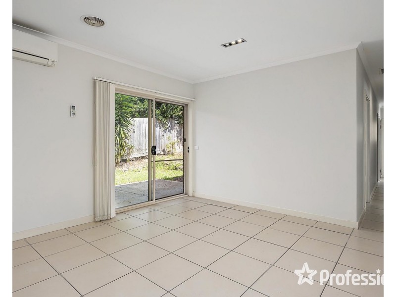 1/4 David Drive, Mooroolbark VIC 3138