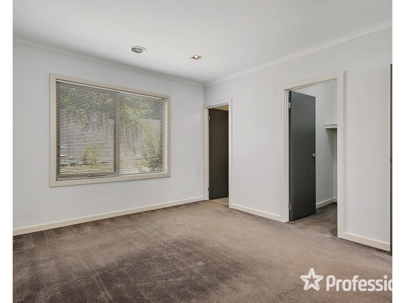 1/4 David Drive, Mooroolbark VIC 3138