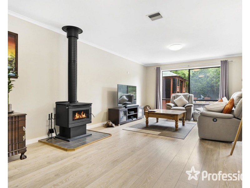 24 Anthony Drive, Chirnside Park VIC 3116