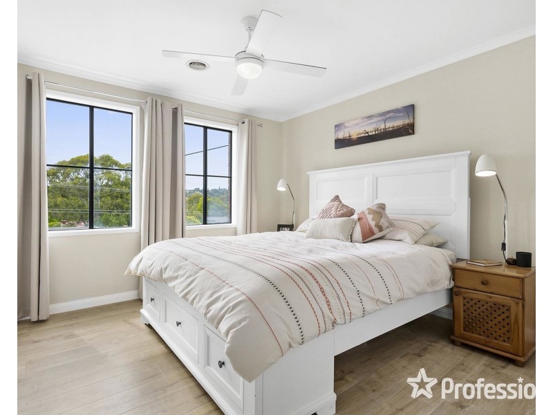 24 Anthony Drive, Chirnside Park VIC 3116