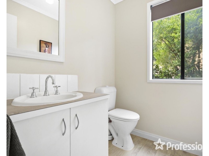 24 Anthony Drive, Chirnside Park VIC 3116