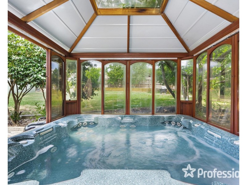 24 Anthony Drive, Chirnside Park VIC 3116