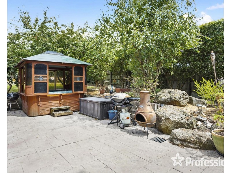 24 Anthony Drive, Chirnside Park VIC 3116