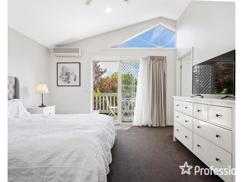 1 Shadowplay Road, Mooroolbark VIC 3138