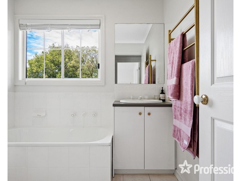 1 Shadowplay Road, Mooroolbark VIC 3138