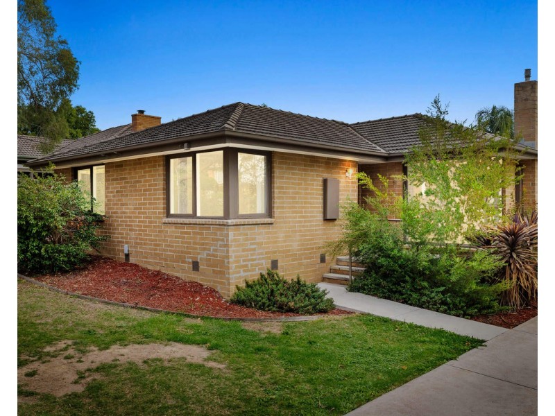 51 Longfellow Avenue, Mooroolbark VIC 3138