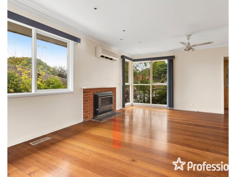 51 Longfellow Avenue, Mooroolbark VIC 3138