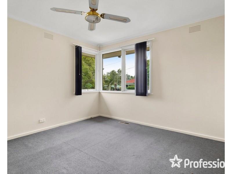 51 Longfellow Avenue, Mooroolbark VIC 3138