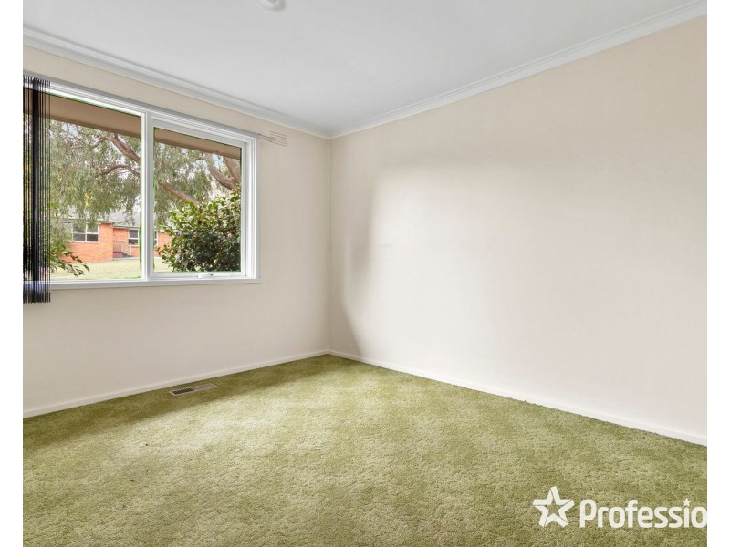 51 Longfellow Avenue, Mooroolbark VIC 3138