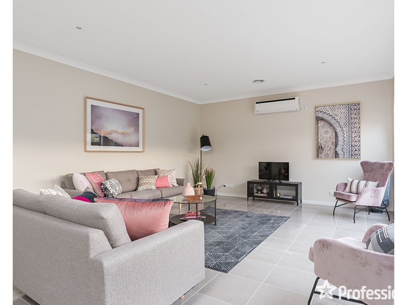 2/7 Wordsworth Street, Mooroolbark VIC 3138