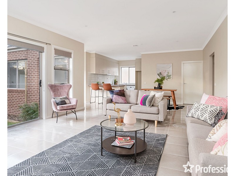 2/7 Wordsworth Street, Mooroolbark VIC 3138