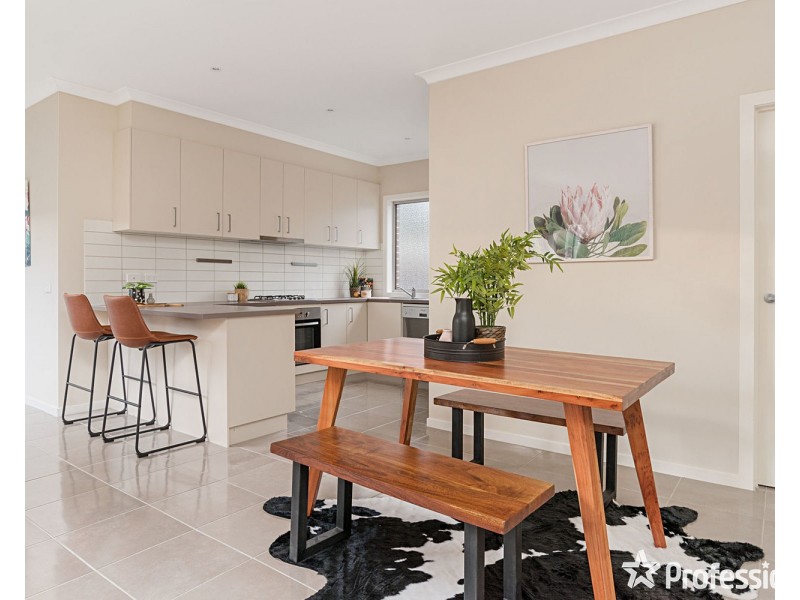 2/7 Wordsworth Street, Mooroolbark VIC 3138