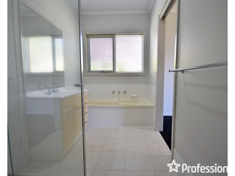 2/9 Bowen Street, Ferntree Gully VIC 3156