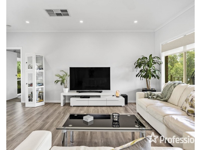 5 Kylie Close, Mooroolbark VIC 3138