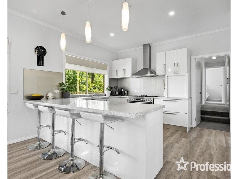 5 Kylie Close, Mooroolbark VIC 3138