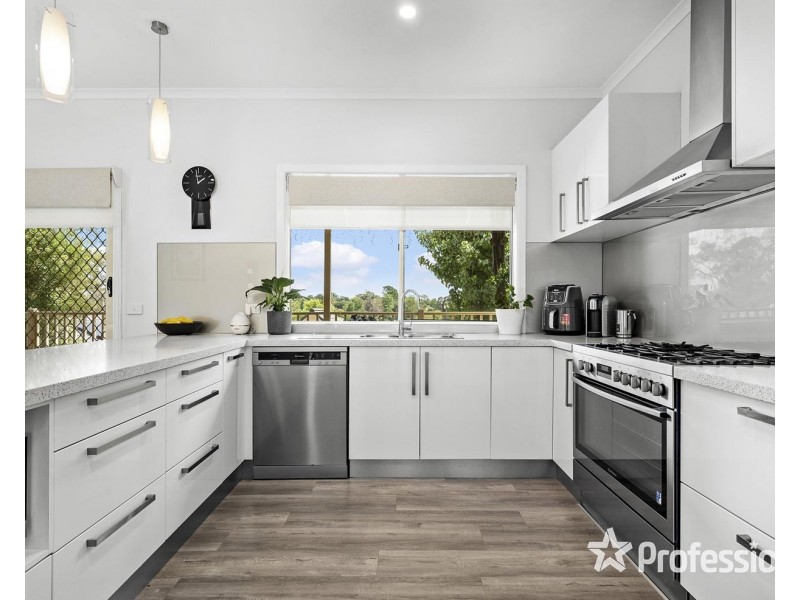 5 Kylie Close, Mooroolbark VIC 3138
