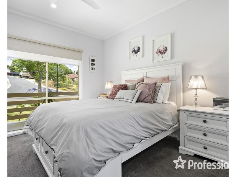 5 Kylie Close, Mooroolbark VIC 3138