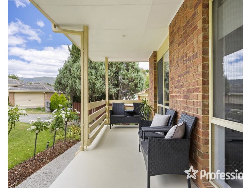 5 Kylie Close, Mooroolbark VIC 3138