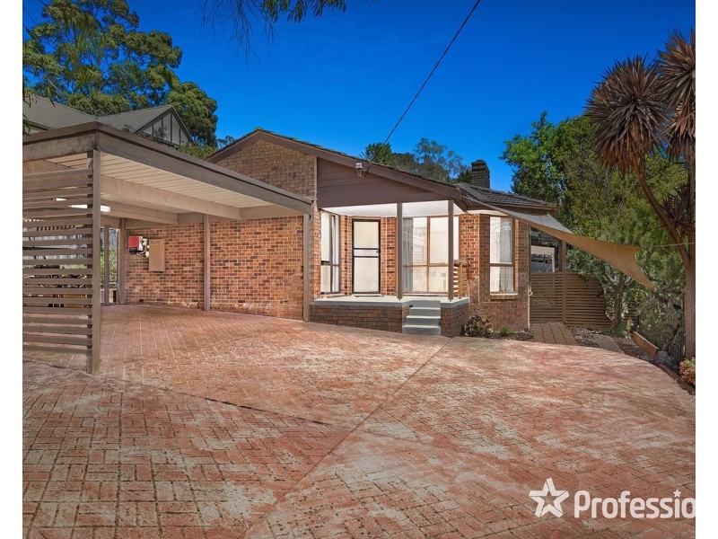 18 Wyuna Walk, Mooroolbark VIC 3138