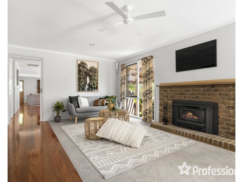 18 Wyuna Walk, Mooroolbark VIC 3138