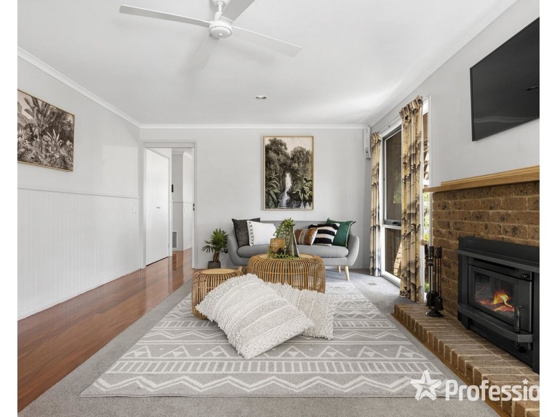 18 Wyuna Walk, Mooroolbark VIC 3138