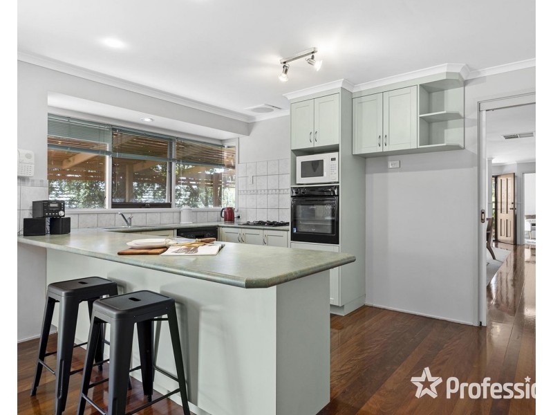 18 Wyuna Walk, Mooroolbark VIC 3138