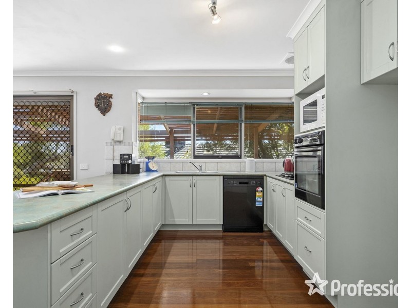 18 Wyuna Walk, Mooroolbark VIC 3138